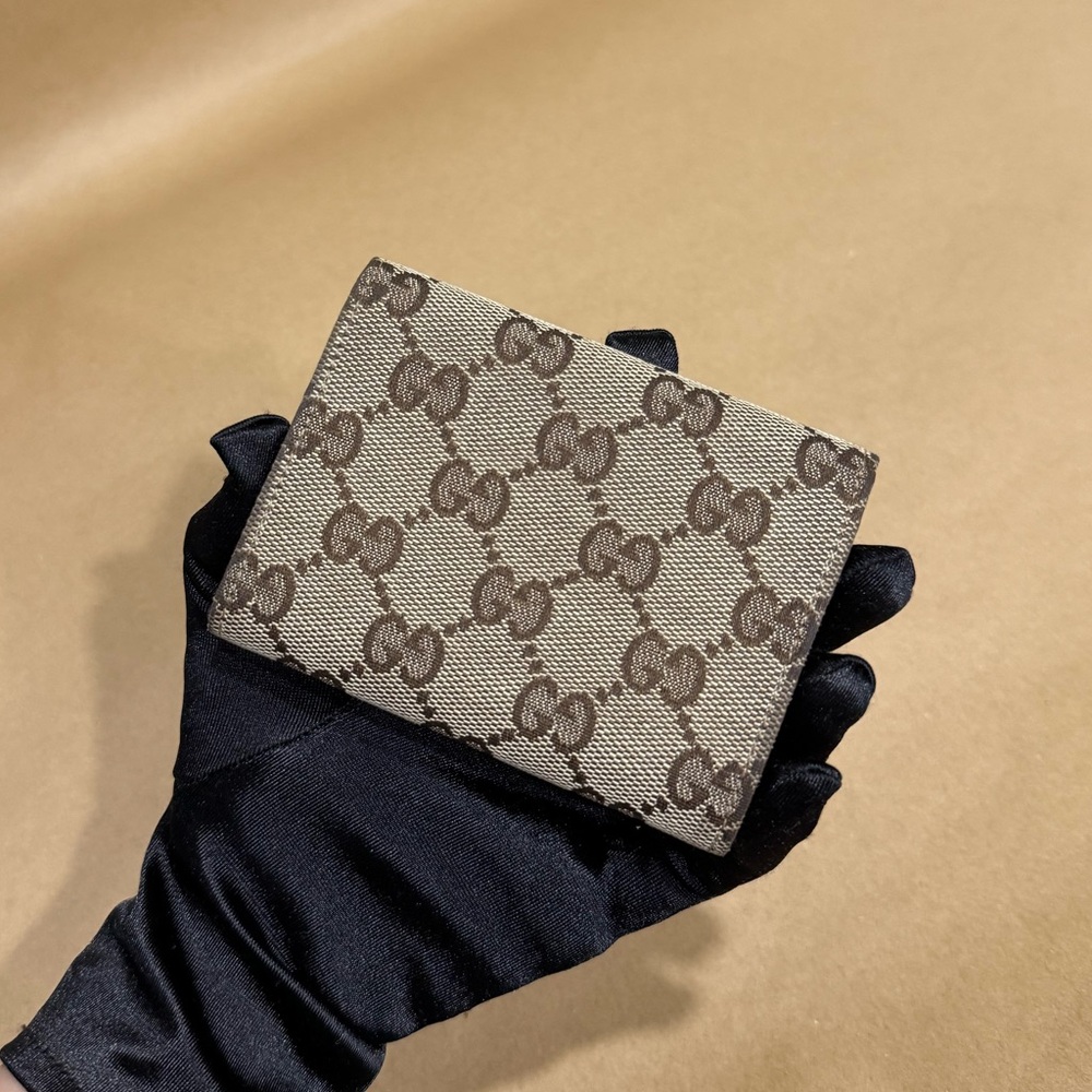 Gucci Monogram Card Holder - Picture 4 of 10